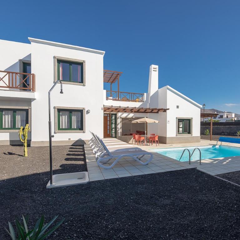 Camelot Holiday Homes by LIVVO - Villa de 3 dormitorios - 9