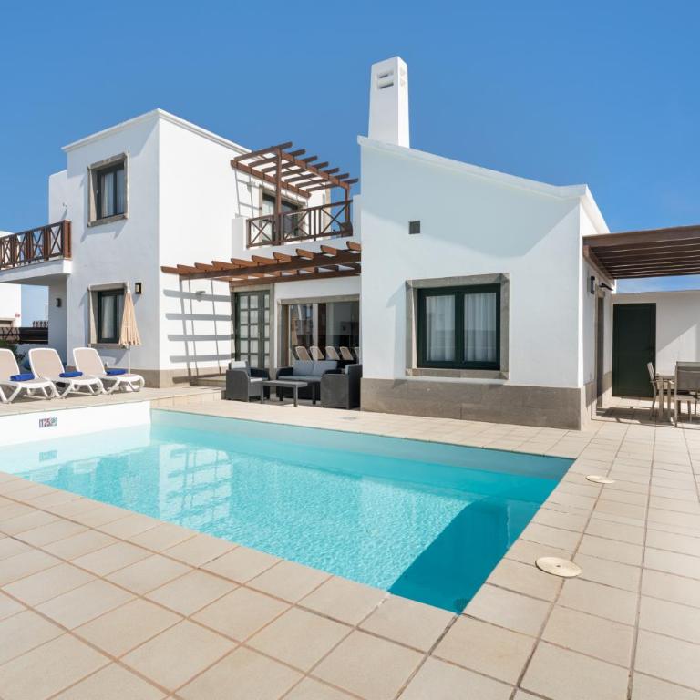 Camelot Holiday Homes by LIVVO - Villa de 3 dormitorios - 1