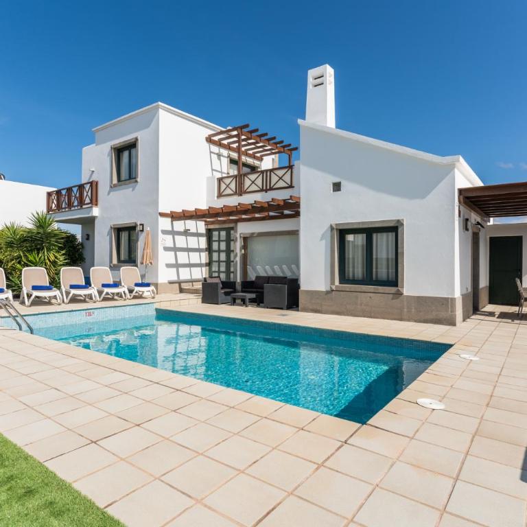 Camelot Holiday Homes by LIVVO - Villa de 3 dormitorios - 4