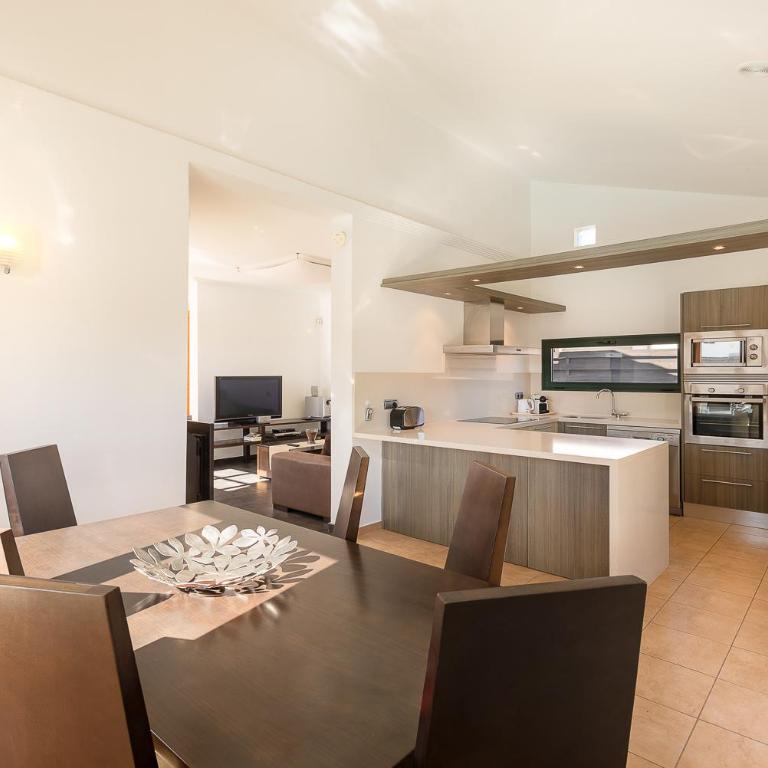 Camelot Holiday Homes by LIVVO - Villa de 3 dormitorios - 15
