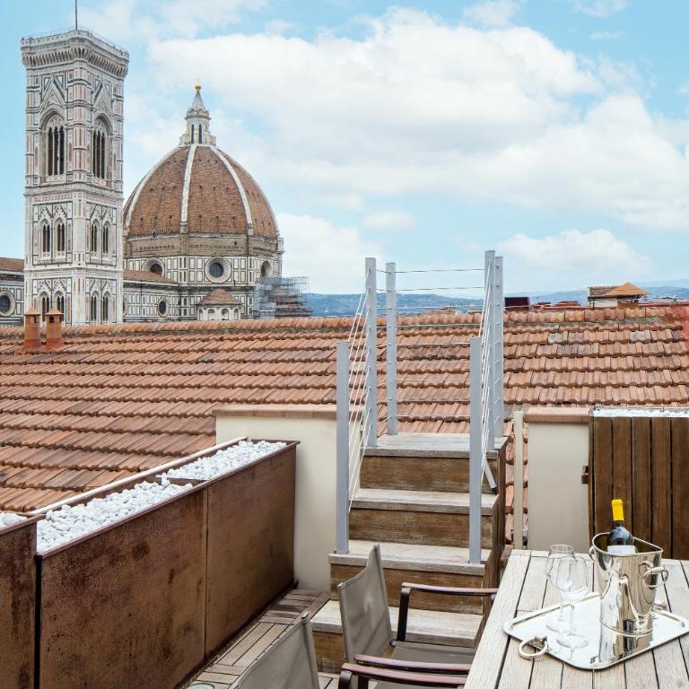Repubblica Firenze Luxury Apartments | UNA Esperienze - Camera Open Space con Terrazza Panoramica e Vista Duomo - 15