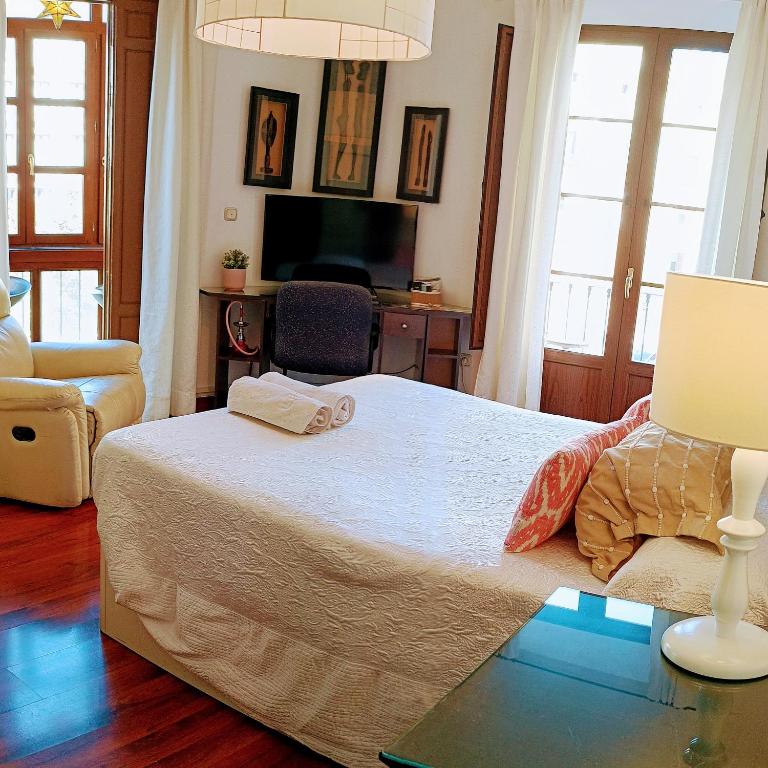 Donde Antonio - Deluxe Queen Room with Shared Bathroom - 16