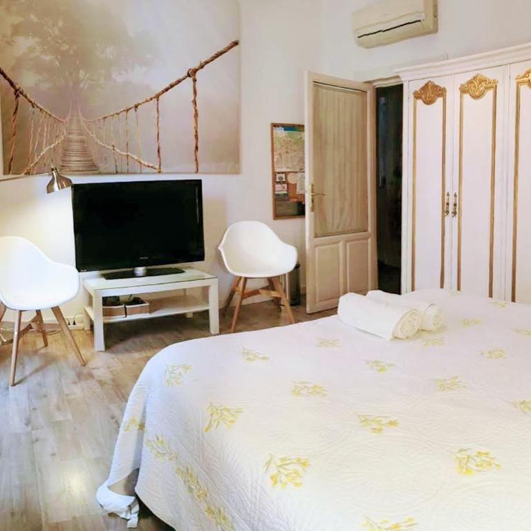 Donde Antonio - Deluxe Room with Shared Bathroom - 13