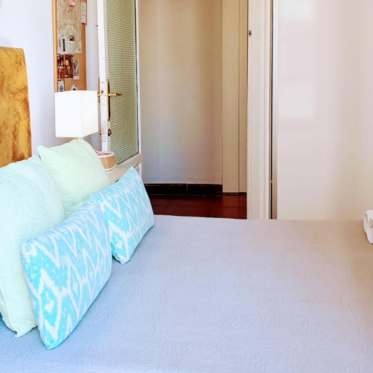 Donde Antonio - Deluxe Double Room with Balcony and Shared Bathroom - 15