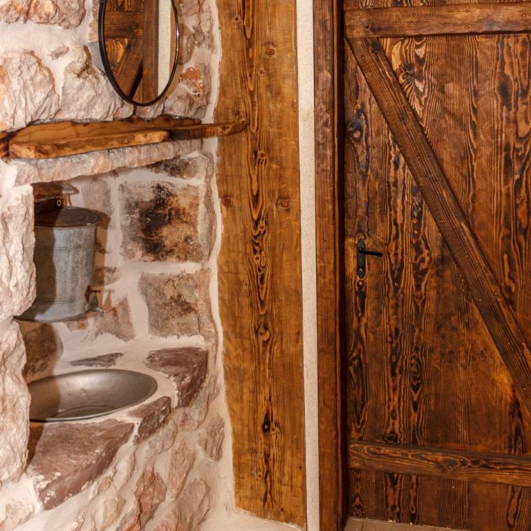 Old stone house with swimming pool Etno House Perazic - Two-Bedroom House - 20