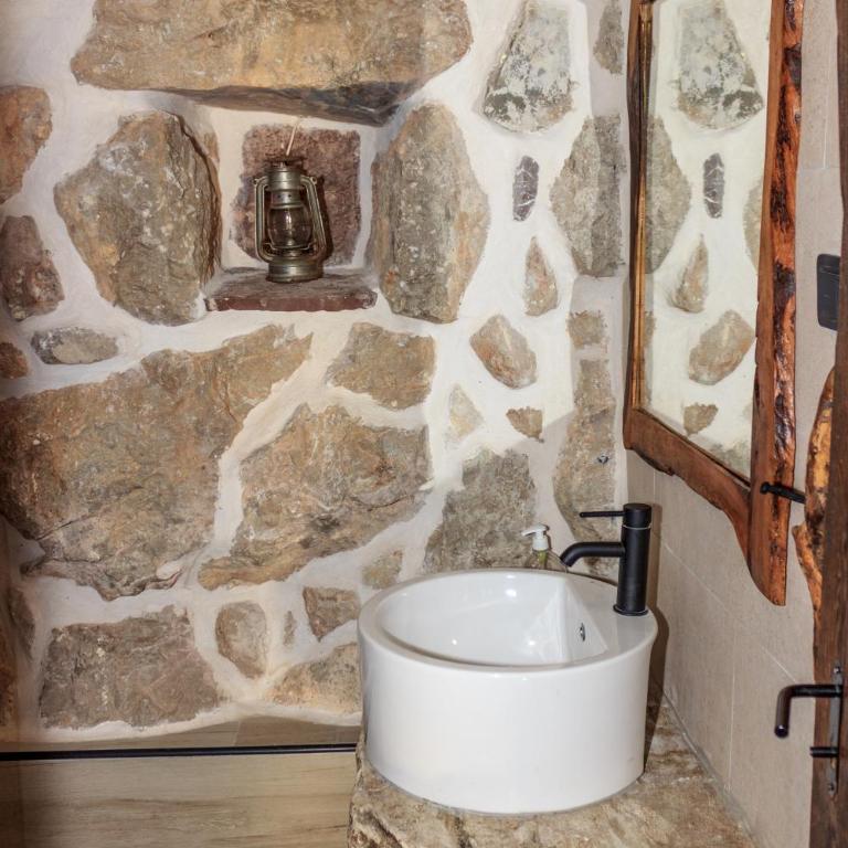Old stone house with swimming pool Etno House Perazic - Two-Bedroom House - 19