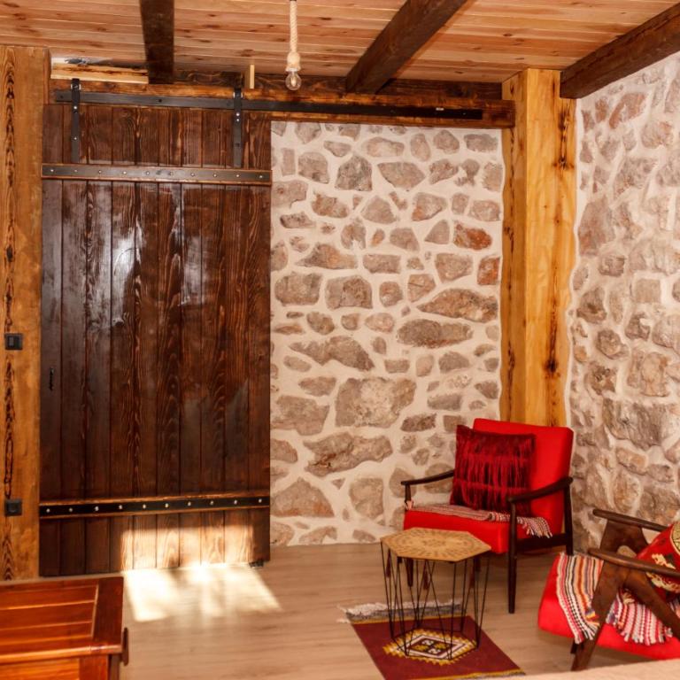 Old stone house with swimming pool Etno House Perazic - Two-Bedroom House - 16
