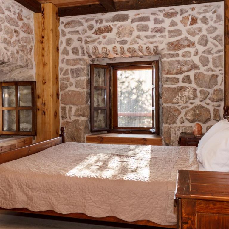 Old stone house with swimming pool Etno House Perazic - Two-Bedroom House - 4