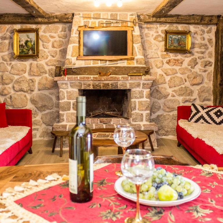Old stone house with swimming pool Etno House Perazic - Two-Bedroom House - 2