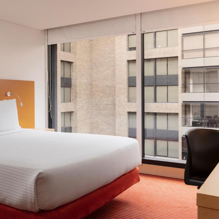 Fairfield by Marriott Bogota Embajada - Habitación con cama grande - 2