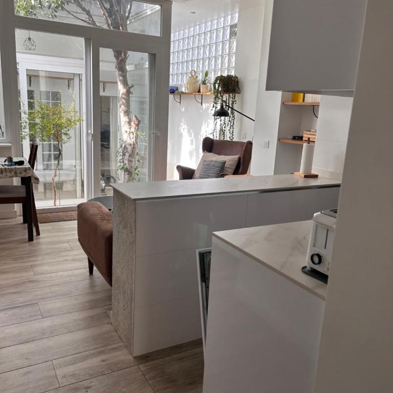 Casa rústica en Madrid recién reformada - Four-Bedroom House - 6