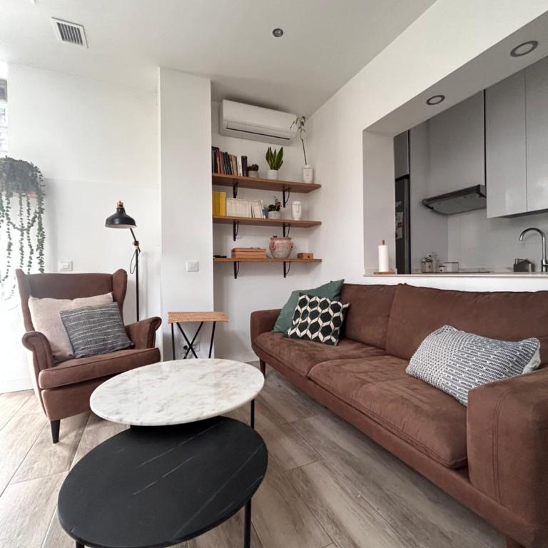 Casa rústica en Madrid recién reformada - Four-Bedroom House - 44
