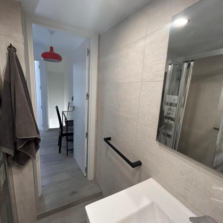 Casa rústica en Madrid recién reformada - Four-Bedroom House - 25