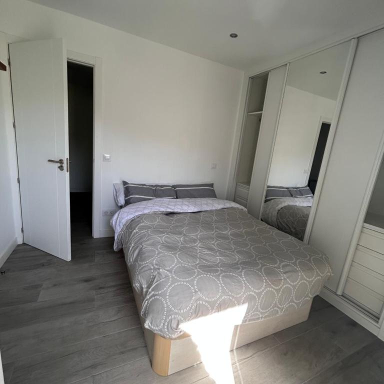Casa rústica en Madrid recién reformada - Four-Bedroom House - 28