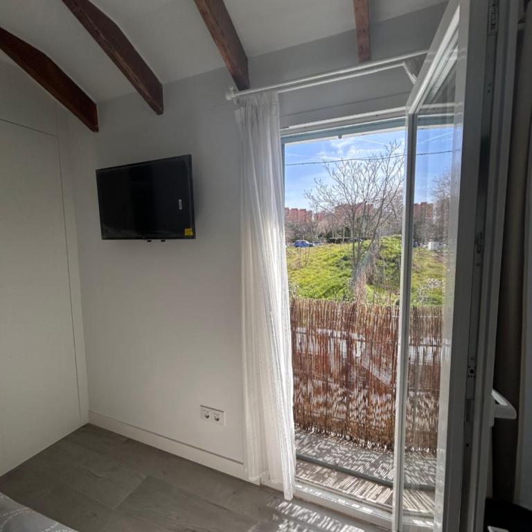 Casa rústica en Madrid recién reformada - Four-Bedroom House - 32