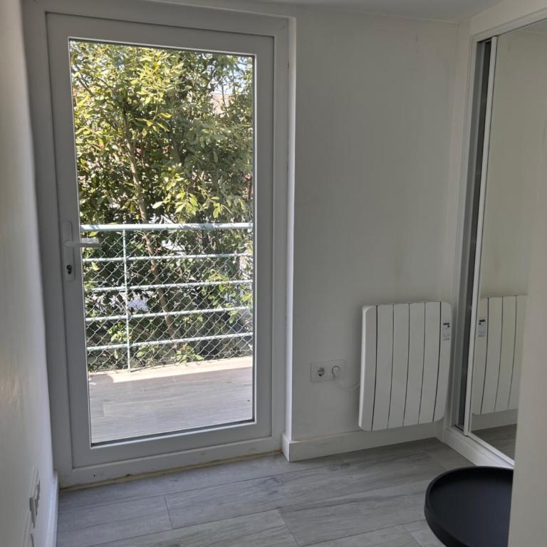 Casa rústica en Madrid recién reformada - Four-Bedroom House - 40