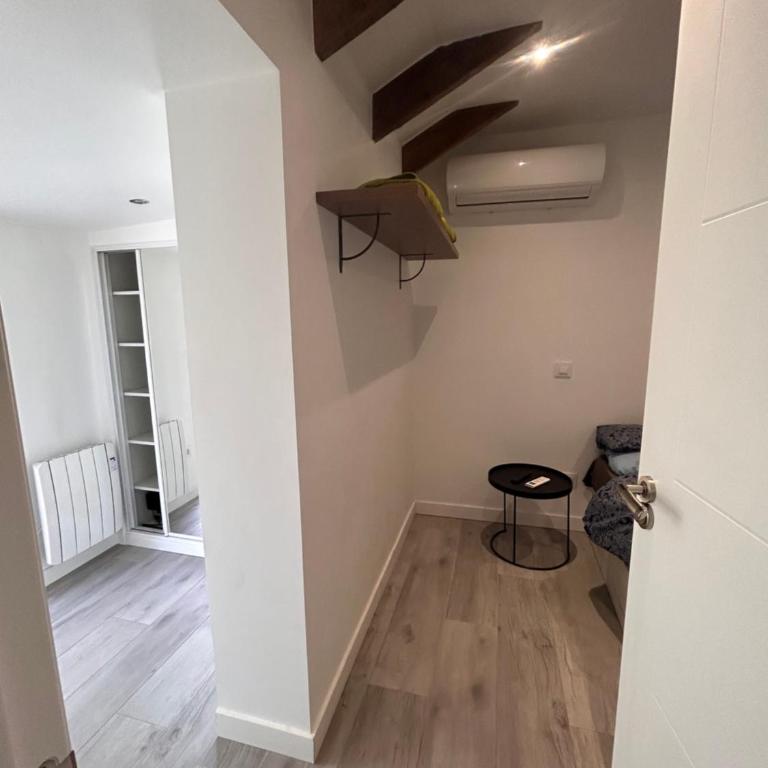 Casa rústica en Madrid recién reformada - Four-Bedroom House - 39