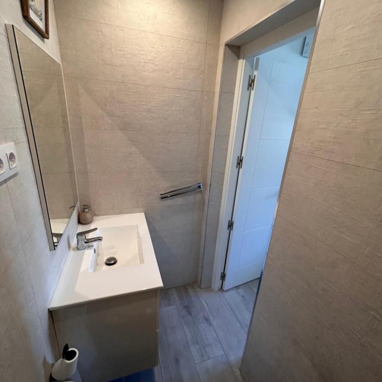 Casa rústica en Madrid recién reformada - Four-Bedroom House - 20