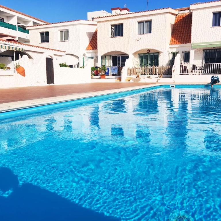 3 bedroom pool front bungalow in Costa Adeje - Casa Unifamiliar de 3 dormitorios - 1