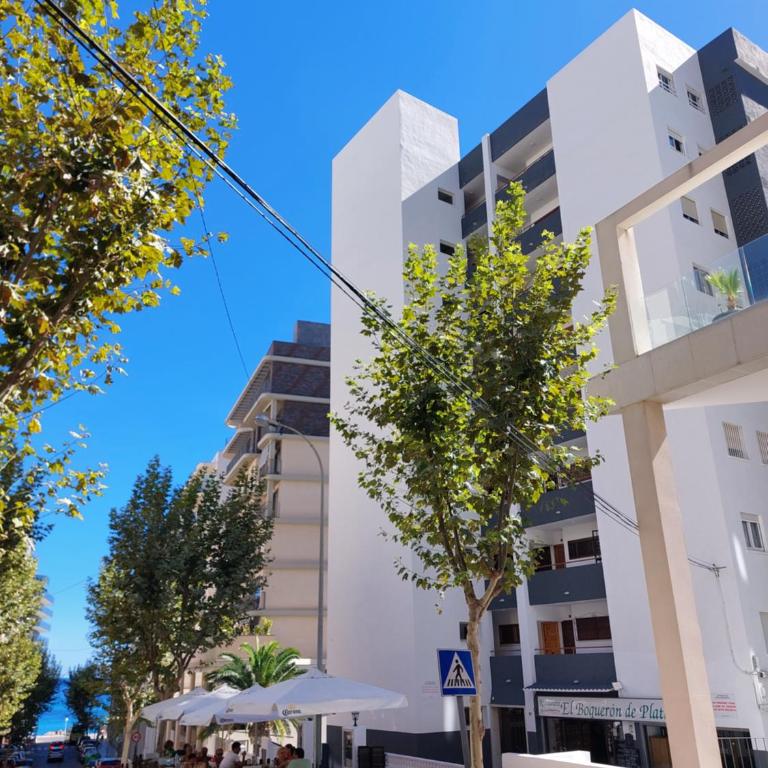 Vistas al mar. Junto a la playa. Garaje y piscina. - Apartamento de 1 dormitorio - 4