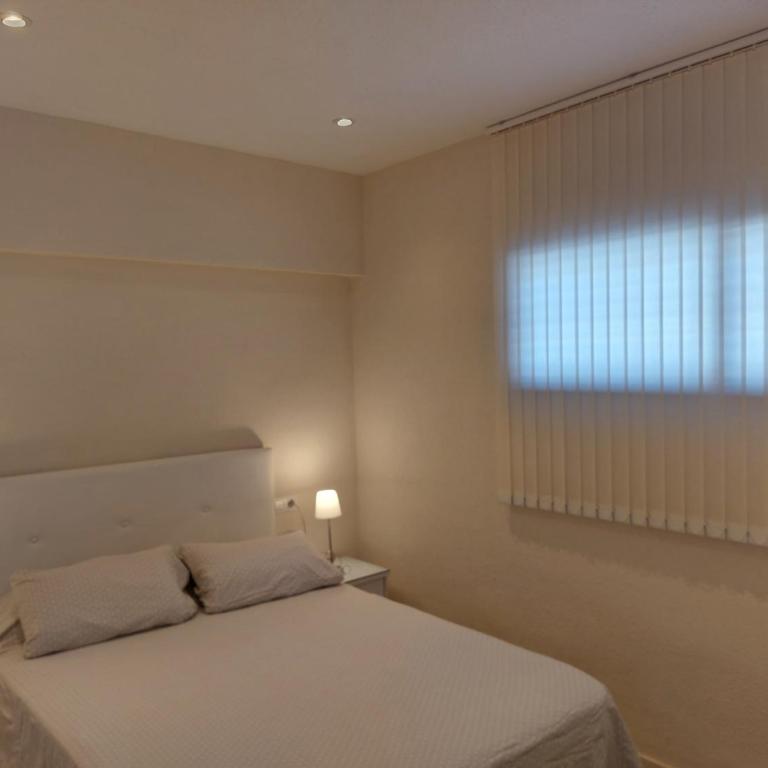 Vistas al mar. Junto a la playa. Garaje y piscina. - Apartamento de 1 dormitorio - 11