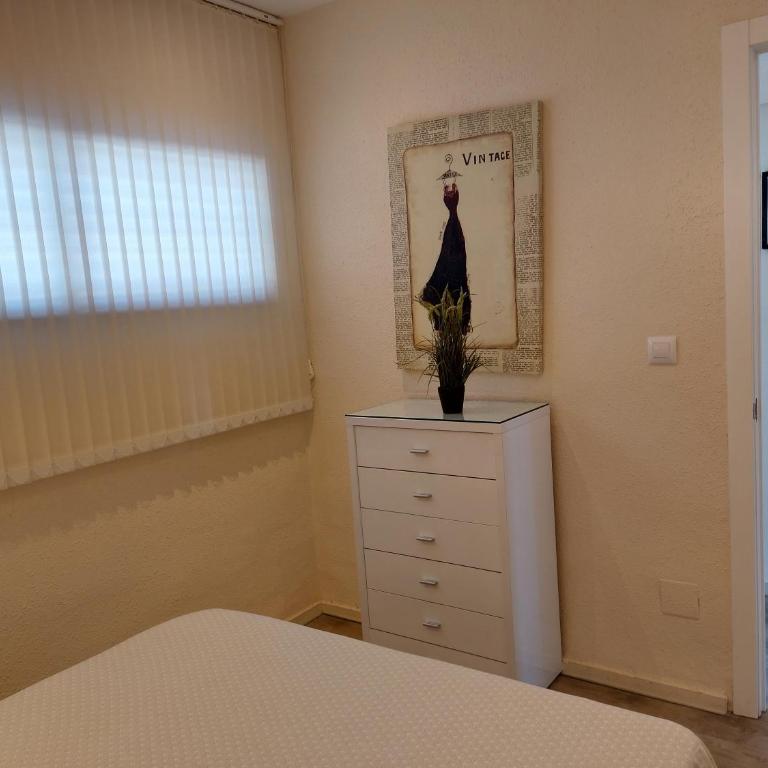 Vistas al mar. Junto a la playa. Garaje y piscina. - Apartamento de 1 dormitorio - 13