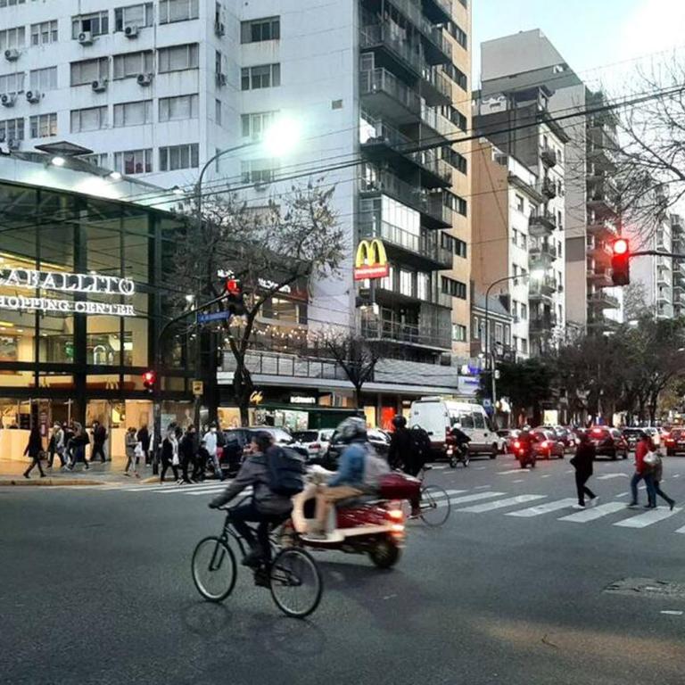 Excelente monoambiente en Caballito - Apartamento de 1 dormitorio - 2