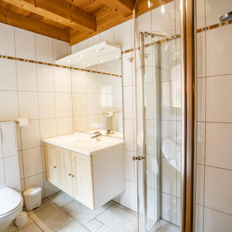 Chalet spacieux à Châtel, 8 chambres, jacuzzi, proche pistes - FR-1-676-26 - Chalet - 2