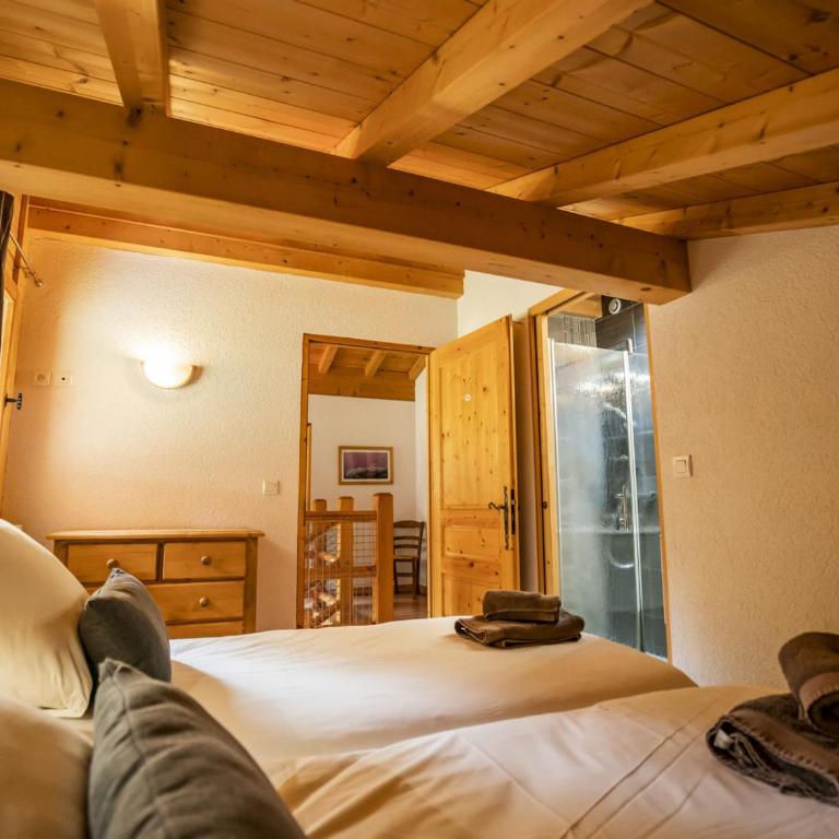 Chalet spacieux à Châtel, 8 chambres, jacuzzi, proche pistes - FR-1-676-26 - Chalet - 3