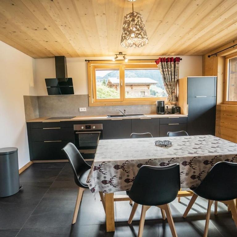 Charmant chalet 3 pièces pour 6 pers avec terrasse à Châtel, proche centre et télécabine. - FR-1-676-14 - Apartment - 2