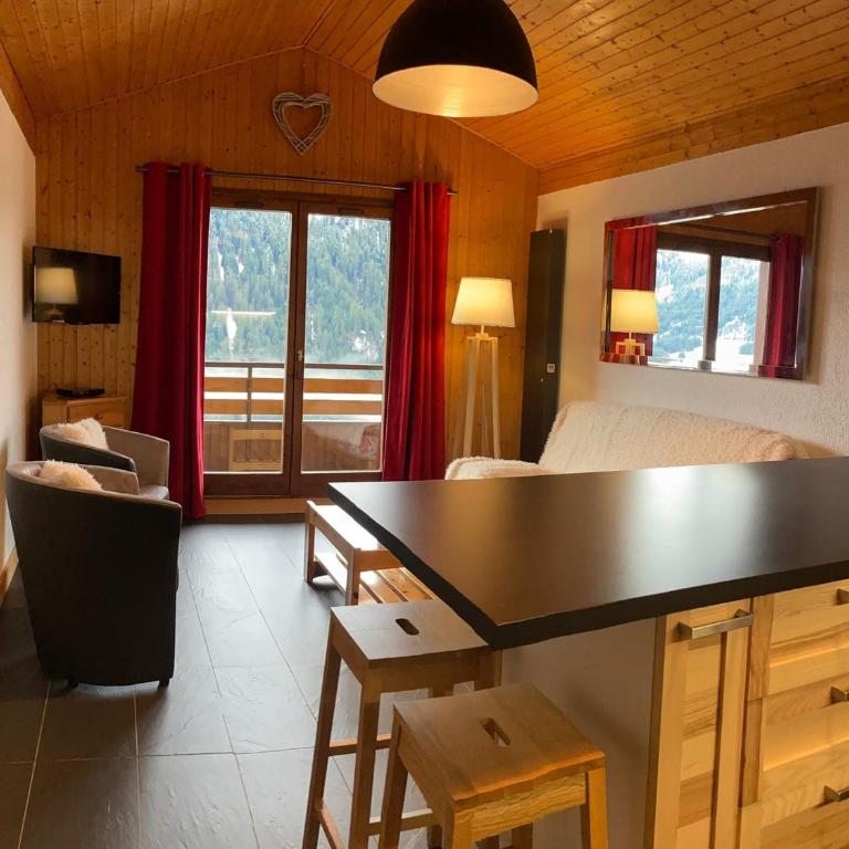 Chalet chaleureux à Châtel - Idéal 6 pers, 3 pièces, proche télésiège, WIFI, balcon sud, garage - FR-1-676-21 - Apartamento - 3