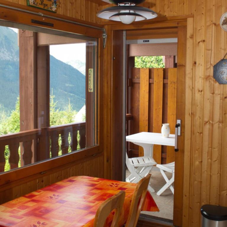Appartement 2 pièces, 4 personnes, balcon, parking - FR-1-676-86 - Appartement - 3