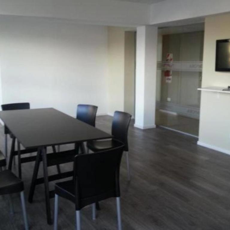 Departamento frente al Hospital Italiano - Apartamento - 5
