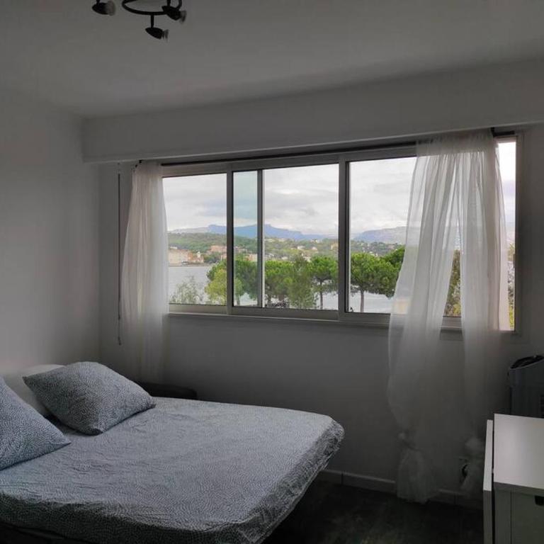 L'antre de MER "Les pieds dans l'eau" - Vue mer - CLIM - Embarcadère - Plage de sable et restaurants à pied - Arrivée autonome dès 17H - Codes sur messagerie - - One-Bedroom Apartment - 7