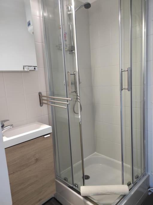 L'antre de MER "Les pieds dans l'eau" - Vue mer - CLIM - Embarcadère - Plage de sable et restaurants à pied - Arrivée autonome dès 17H - Codes sur messagerie - - One-Bedroom Apartment - 10