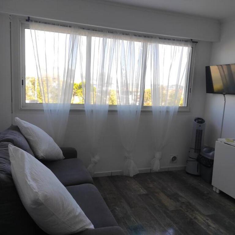 L'antre de MER "Les pieds dans l'eau" - Vue mer - CLIM - Embarcadère - Plage de sable et restaurants à pied - Arrivée autonome dès 17H - Codes sur messagerie - - One-Bedroom Apartment - 6