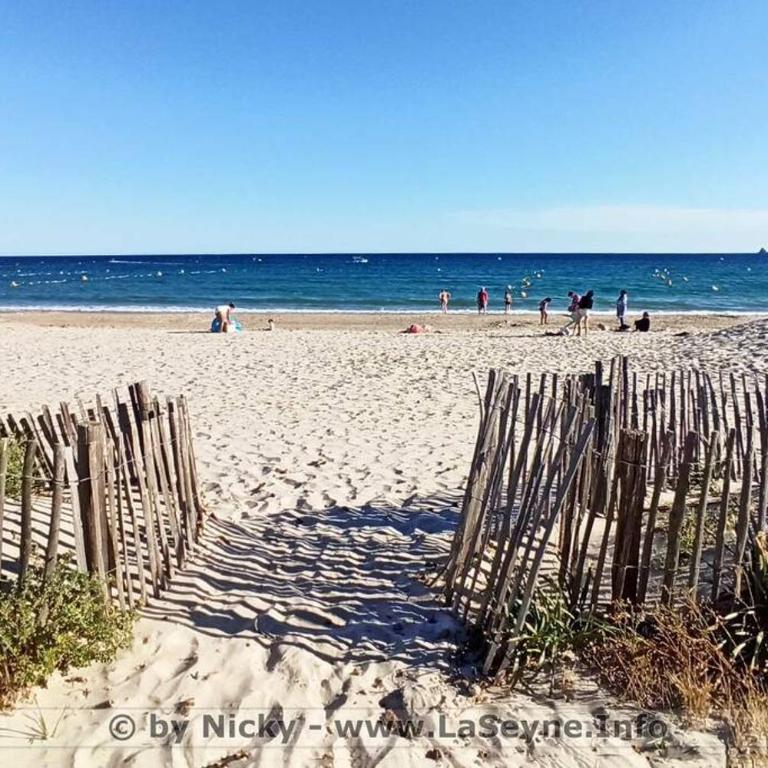 L'antre de MER "Les pieds dans l'eau" - Vue mer - CLIM - Embarcadère - Plage de sable et restaurants à pied - Arrivée autonome dès 17H - Codes sur messagerie - - One-Bedroom Apartment - 5