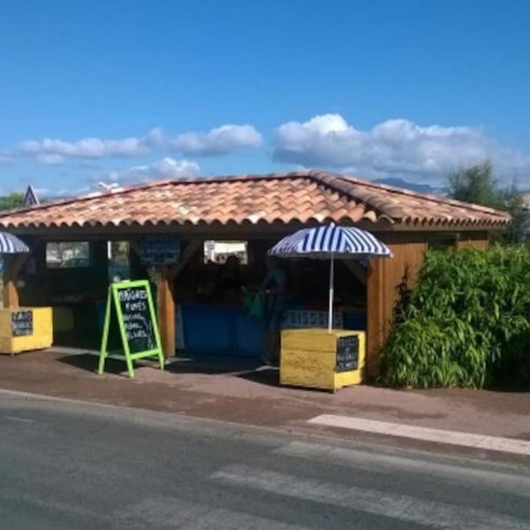 L'antre de MER "Les pieds dans l'eau" - Vue mer - CLIM - Embarcadère - Plage de sable et restaurants à pied - Arrivée autonome dès 17H - Codes sur messagerie - - One-Bedroom Apartment - 15