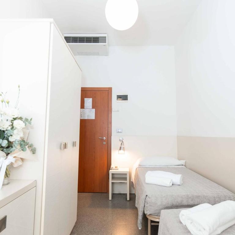 Hotel Saint Louis - Camera Doppia con Letti Singoli - 3