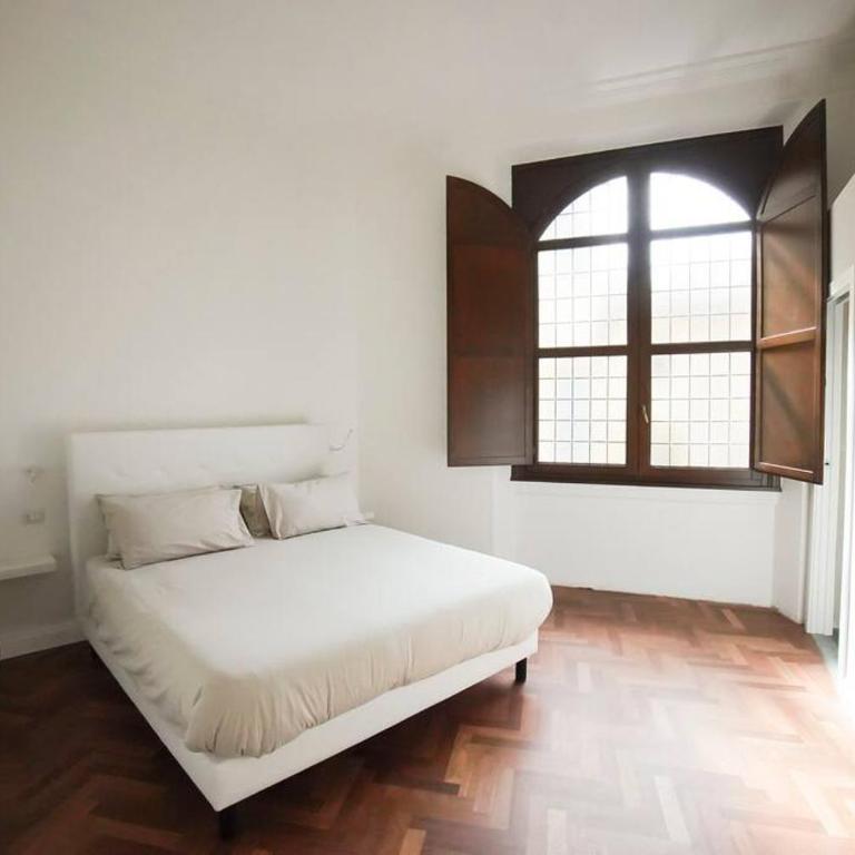 5 min Duomo - Novella Boutique - Parcheggio - Appartamento Deluxe con 4 Camere da Letto - 5