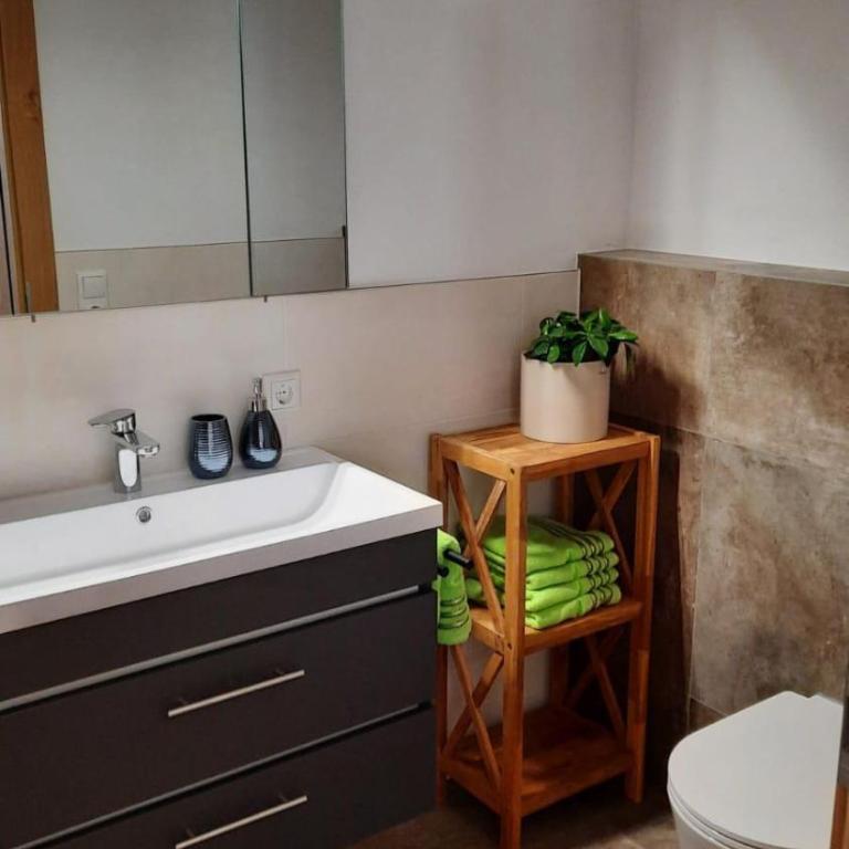 Haus SaRo - Doppelzimmer mit Dusche - 10