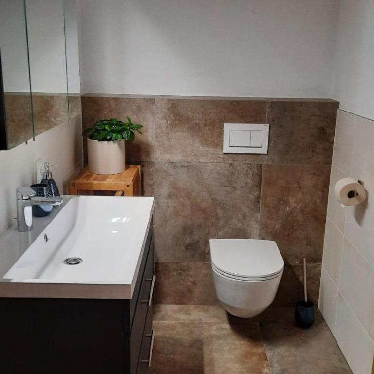 Haus SaRo - Doppelzimmer mit Dusche - 8