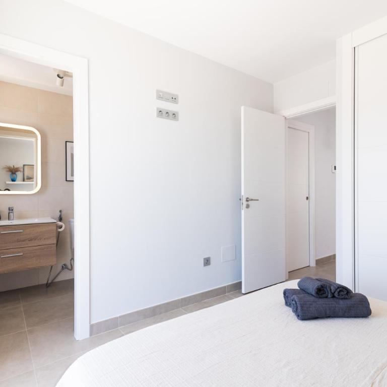 White Medano apartment. New with fast Wifi - Chalet de 3 dormitorios - 12
