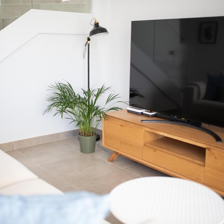 White Medano apartment. New with fast Wifi - Chalet de 3 dormitorios - 35