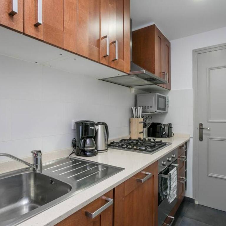 Canela Homes BARCELONA COZY - Three-Bedroom Apartment - 24