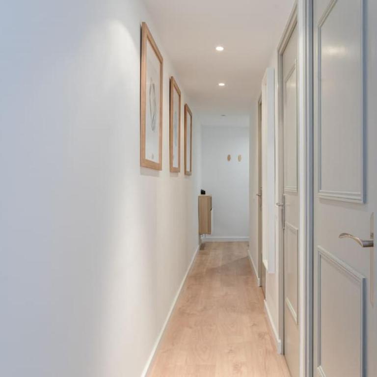 Canela Homes BARCELONA COZY - Three-Bedroom Apartment - 25