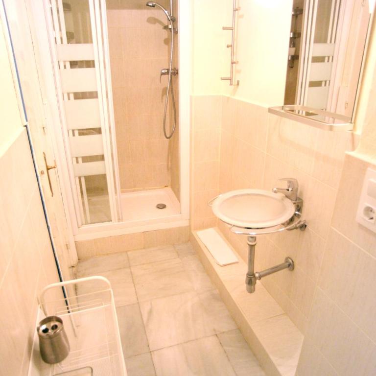 Sleepin Sevilla Catedral - Three-Bedroom Apartment - 4