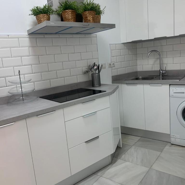 Sleepin Sevilla Catedral - Three-Bedroom Apartment - 9