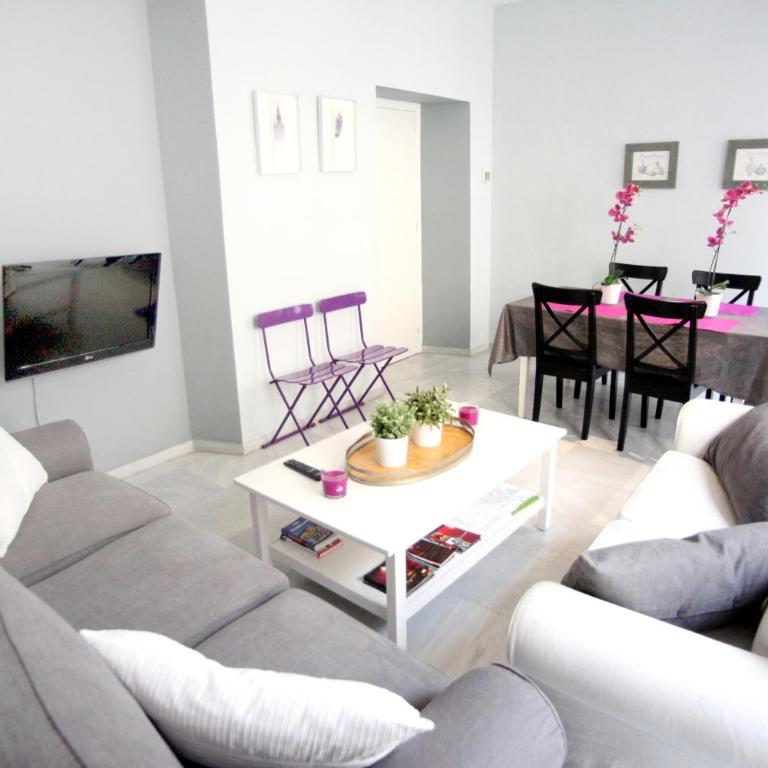 Sleepin Sevilla Catedral - Three-Bedroom Apartment - 2