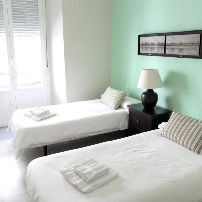Sleepin Sevilla Catedral - Three-Bedroom Apartment - 11